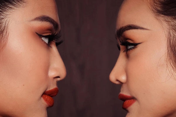 Thiên Ân mặc váy trễ nải để lộ vết rạn ngực qua cam thường-11