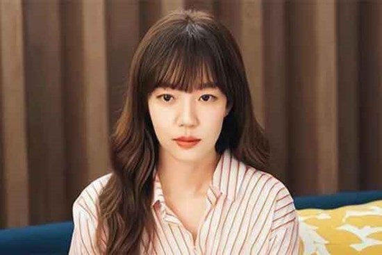 Nửa đêm tỉnh giấc, vợ lén theo chồng ra ban công, giật mình chứng kiến một điều