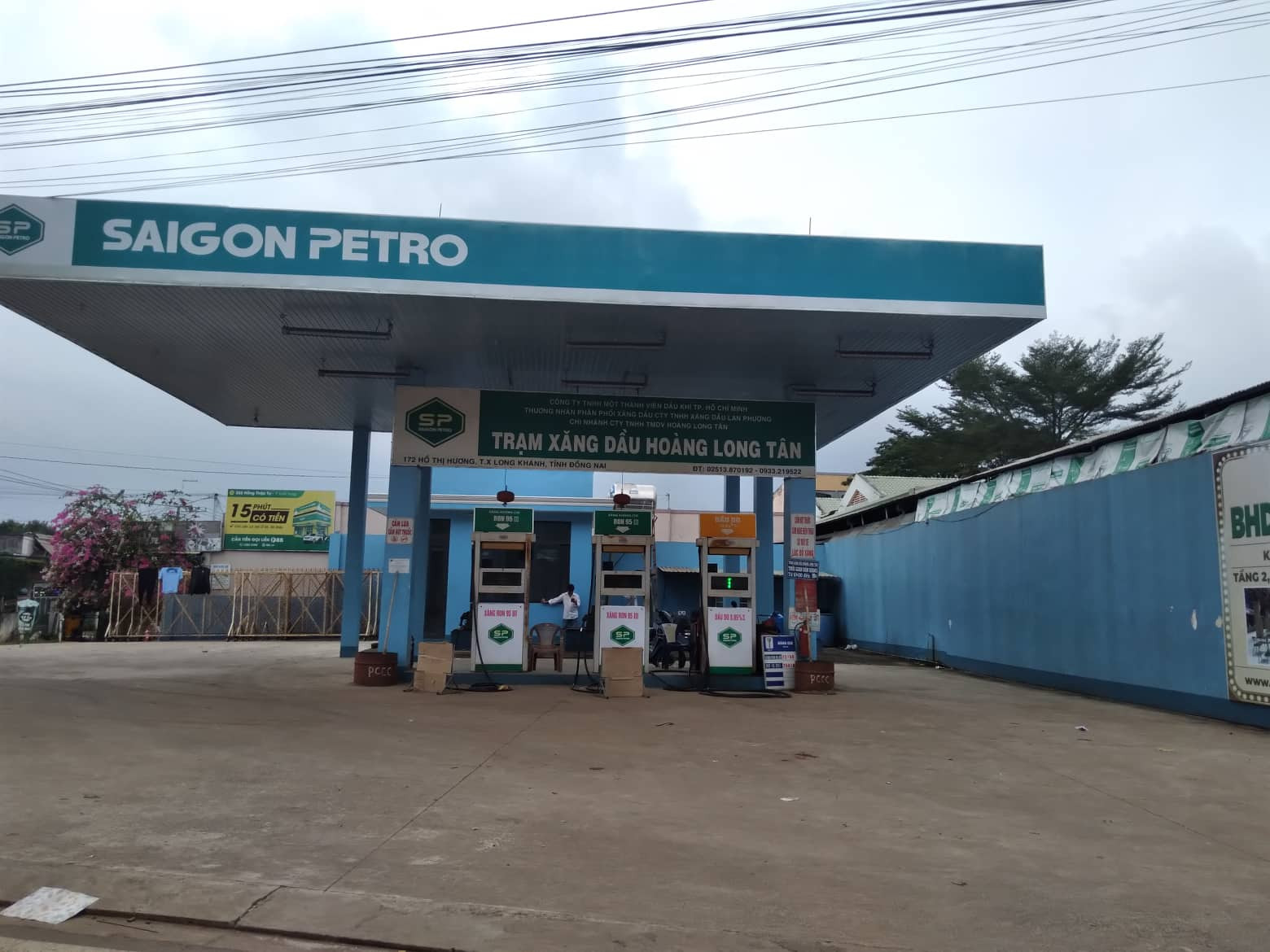 Hết thời, cây xăng thay nhau trả mặt bằng, buôn xăng dạo vào mùa-8