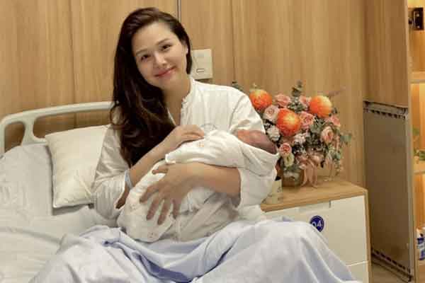 Phanh Lee hiếm khi dự sự kiện, nhan sắc bị soi qua hình chụp lén-4