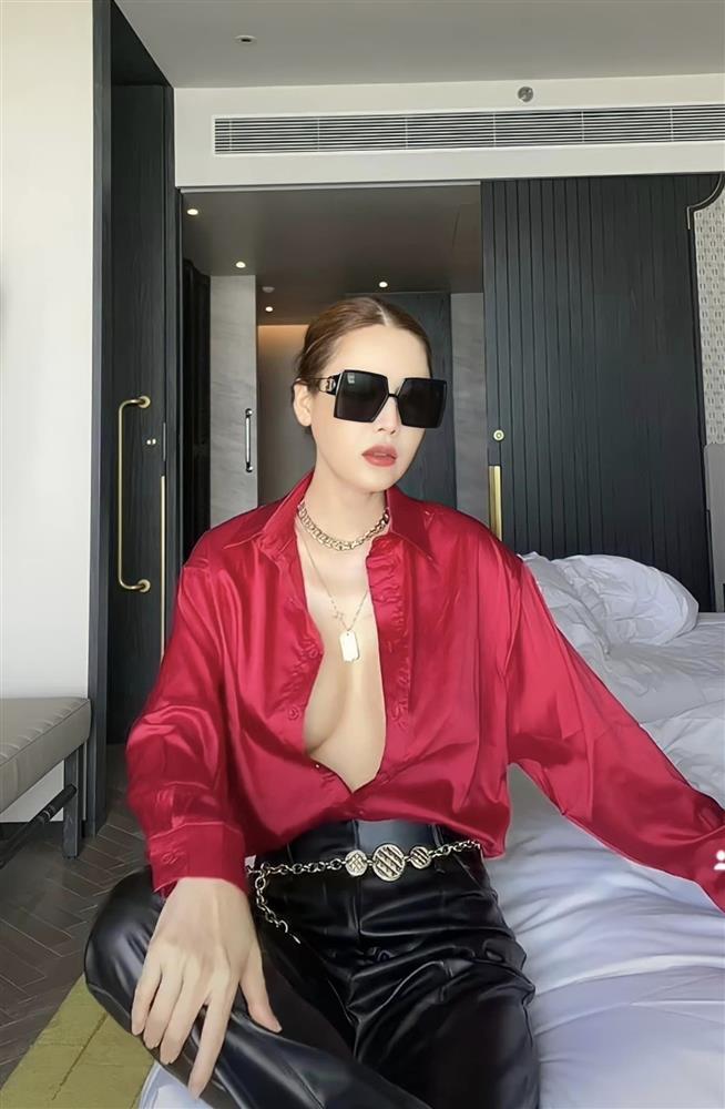 Quế Vân liên tục mất điểm vì phong cách mặc áo có cũng như không-2