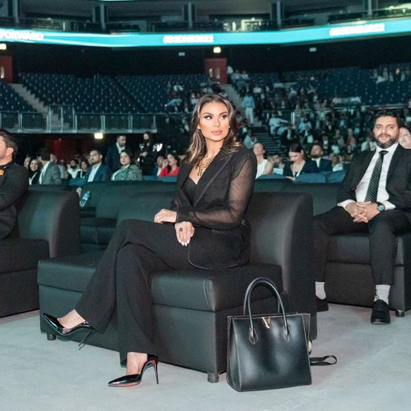 Lối sống xa hoa của nữ hoàng Versace ở Dubai-6