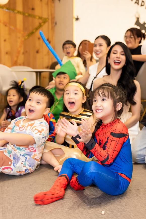 Diệp Lâm Anh một mình lo chu đáo sinh nhật cho 2 con, chồng cũ không thấy xuất hiện-13