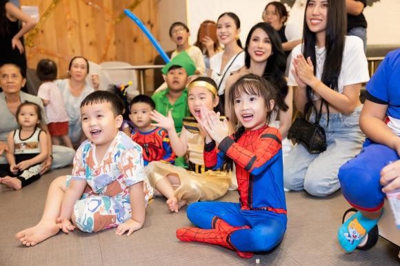 Diệp Lâm Anh một mình lo chu đáo sinh nhật cho 2 con, chồng cũ không thấy xuất hiện-12