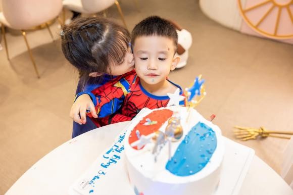 Diệp Lâm Anh một mình lo chu đáo sinh nhật cho 2 con, chồng cũ không thấy xuất hiện-1