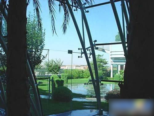 Tổ ấm xa hoa của Tình Nhi Vương Diễm: Nhìn thẳng sang Tử Cấm Thành, màu sắc nội thất lòe loẹt nhưng vẫn tạo nét-14