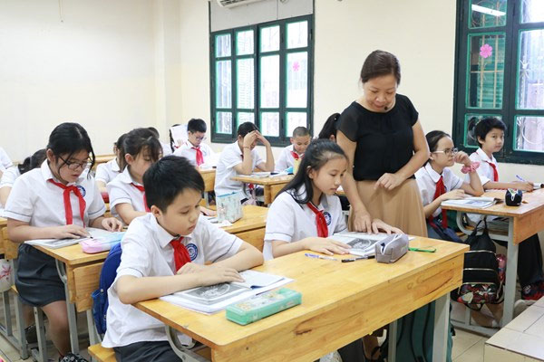 Hiệu trưởng bị ép quỳ: Thành trì tôn sư trọng đạo bị xô ngã-1