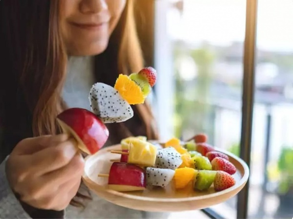 Phụ nữ ăn trái cây theo 5 cách này sẽ rước bệnh, còn béo thêm-1