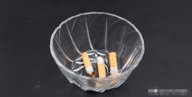 Ngâm tàn thuốc lá trong rượu trắng giải quyết được nhiều vấn đề tại nhà, vừa học vừa tiết kiệm được nhiều tiền-1