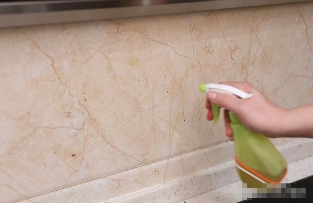 Ngâm tàn thuốc lá trong rượu trắng giải quyết được nhiều vấn đề tại nhà, vừa học vừa tiết kiệm được nhiều tiền-8