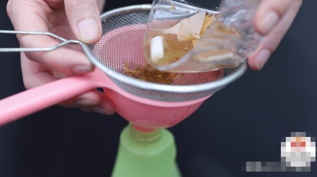 Ngâm tàn thuốc lá trong rượu trắng giải quyết được nhiều vấn đề tại nhà, vừa học vừa tiết kiệm được nhiều tiền-4