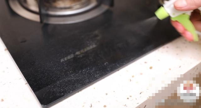 Ngâm tàn thuốc lá trong rượu trắng giải quyết được nhiều vấn đề tại nhà, vừa học vừa tiết kiệm được nhiều tiền-5