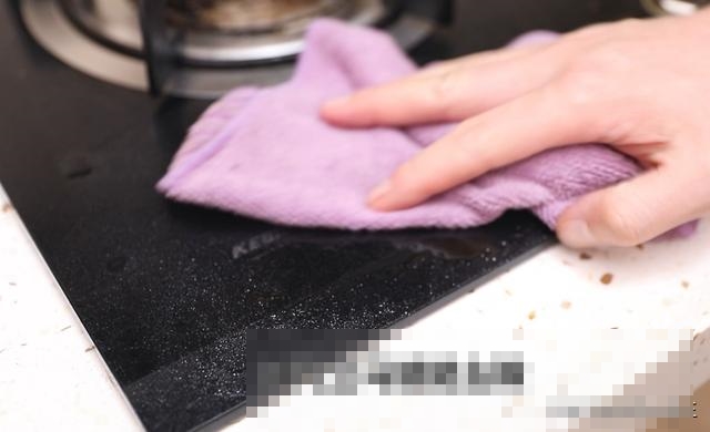 Ngâm tàn thuốc lá trong rượu trắng giải quyết được nhiều vấn đề tại nhà, vừa học vừa tiết kiệm được nhiều tiền-6