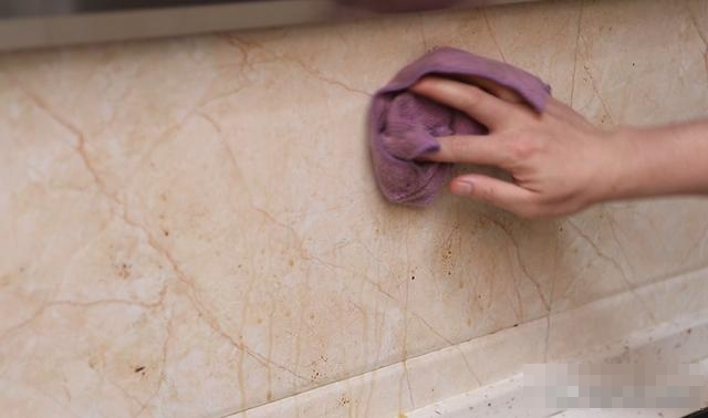 Ngâm tàn thuốc lá trong rượu trắng giải quyết được nhiều vấn đề tại nhà, vừa học vừa tiết kiệm được nhiều tiền-9