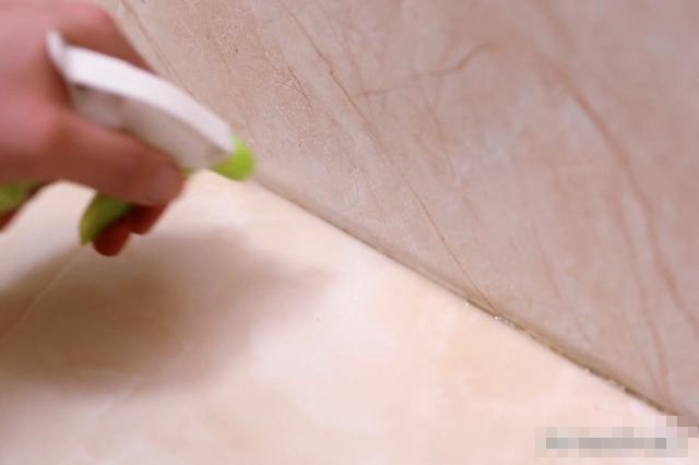 Ngâm tàn thuốc lá trong rượu trắng giải quyết được nhiều vấn đề tại nhà, vừa học vừa tiết kiệm được nhiều tiền-11