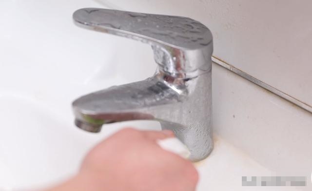 Ngâm tàn thuốc lá trong rượu trắng giải quyết được nhiều vấn đề tại nhà, vừa học vừa tiết kiệm được nhiều tiền-19