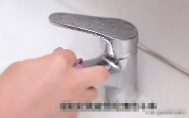 Ngâm tàn thuốc lá trong rượu trắng giải quyết được nhiều vấn đề tại nhà, vừa học vừa tiết kiệm được nhiều tiền-20