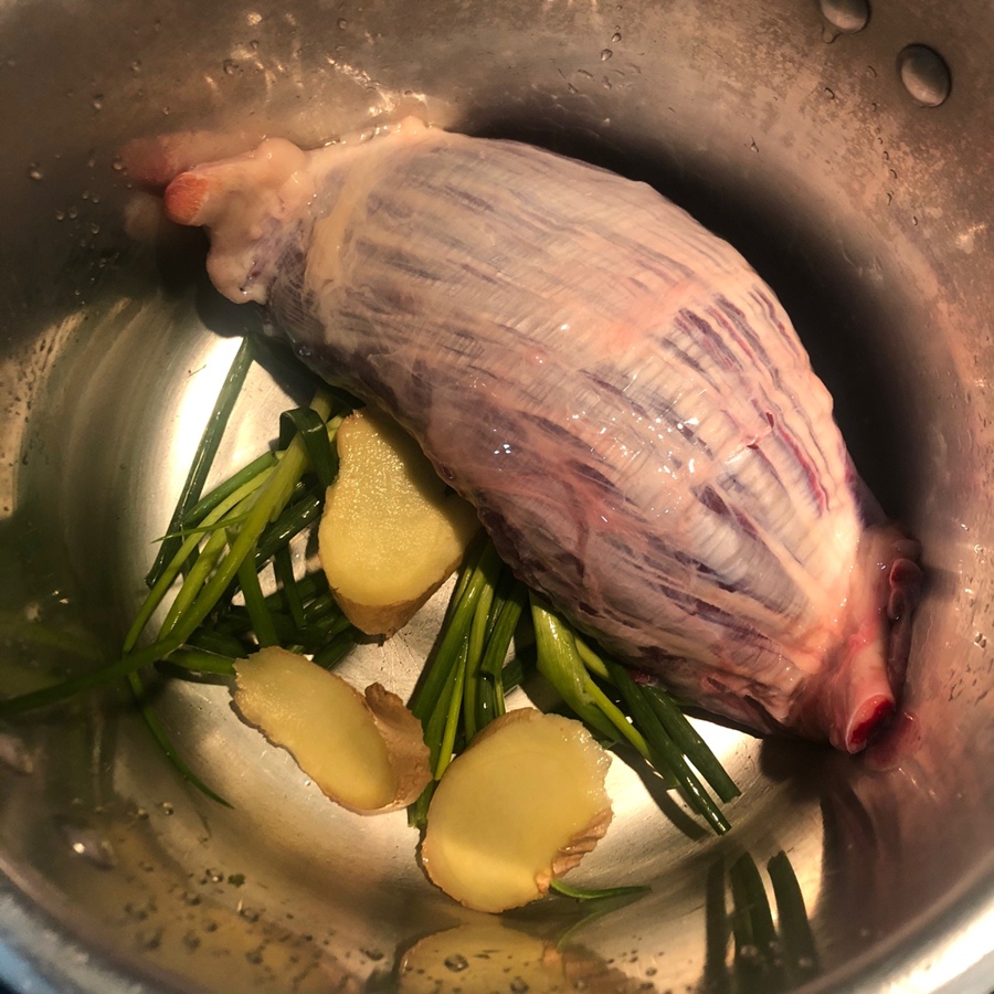 Bữa tối 1 món vẫn ngon: Bún bò kho mềm thơm ai cũng thích-1