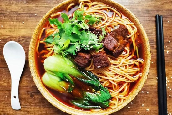 Bữa tối 1 món vẫn ngon: Bún bò kho mềm thơm ai cũng thích