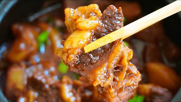 Khi hầm thịt bò cần lưu ý 4 làm 2 bỏ, thịt sẽ mềm ngon và không bị tanh-2