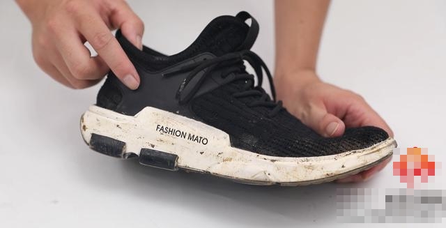 Bóp một ít kem đánh răng lên tất thật hữu ích nhưng rất nhiều người chưa biết cách làm này-1