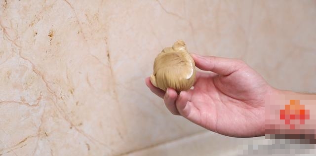 Bóp một ít kem đánh răng lên tất thật hữu ích nhưng rất nhiều người chưa biết cách làm này-14