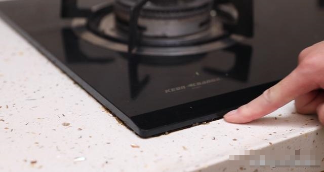 Bóp một ít kem đánh răng lên tất thật hữu ích nhưng rất nhiều người chưa biết cách làm này-15