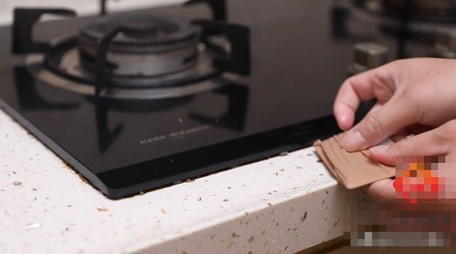 Bóp một ít kem đánh răng lên tất thật hữu ích nhưng rất nhiều người chưa biết cách làm này-16