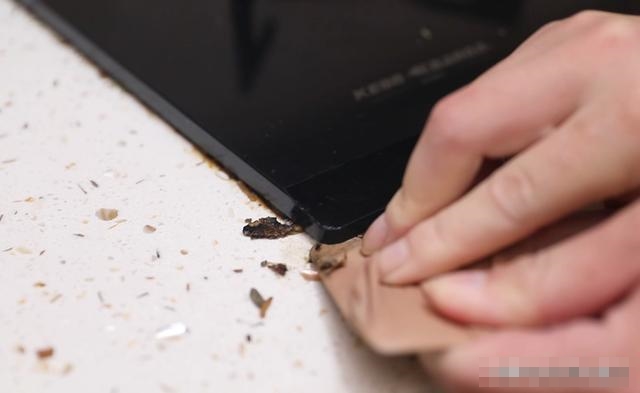 Bóp một ít kem đánh răng lên tất&nbsp;thật&nbsp;hữu ích nhưng rất nhiều người chưa biết cách làm này-18