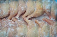 Thịt gà đông lạnh ăn có tốt không? Đáp án khiến nhiều người giật mình