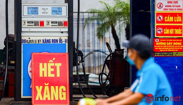 Hà Nội: Cây xăng treo biển hết hàng, vỉa hè mọc cả loạt trạm xăng di động-1