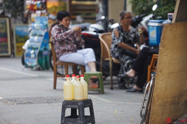 Hà Nội: Cây xăng treo biển hết hàng, vỉa hè mọc cả loạt trạm xăng di động-2