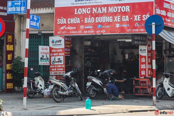 Hà Nội: Cây xăng treo biển hết hàng, vỉa hè mọc cả loạt trạm xăng di động-5