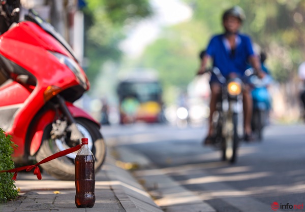 Hà Nội: Cây xăng treo biển hết hàng, vỉa hè mọc cả loạt trạm xăng di động-6