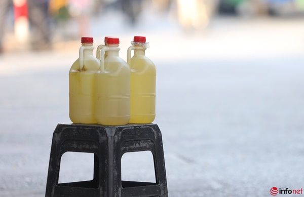 Hà Nội: Cây xăng treo biển hết hàng, vỉa hè mọc cả loạt trạm xăng di động-7