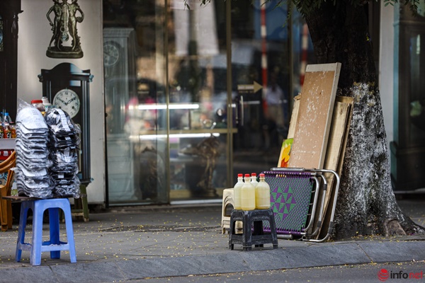 Hà Nội: Cây xăng treo biển hết hàng, vỉa hè mọc cả loạt trạm xăng di động-9