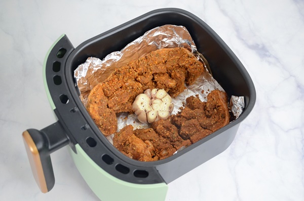 Trời lạnh làm món thịt ba chỉ chiên cay nóng hổi thơm ngon ăn cơm thì quá hợp!-5