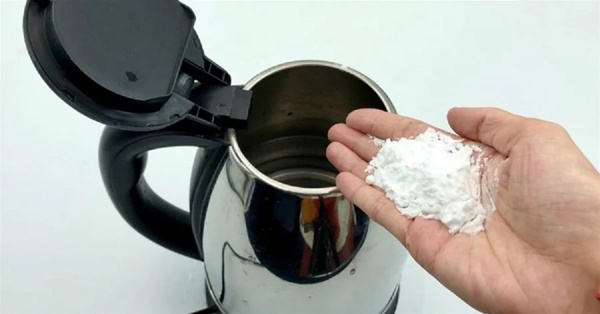 Cho thứ này vào ấm siêu tốc rồi đun sôi, cặn bẩn sẽ tự động bong ra, không mất công cọ rửa-3