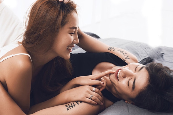 Đi làm về, thấy vợ giặt ga trải giường trong sân, tôi đưa bố mẹ tôi về quê-2