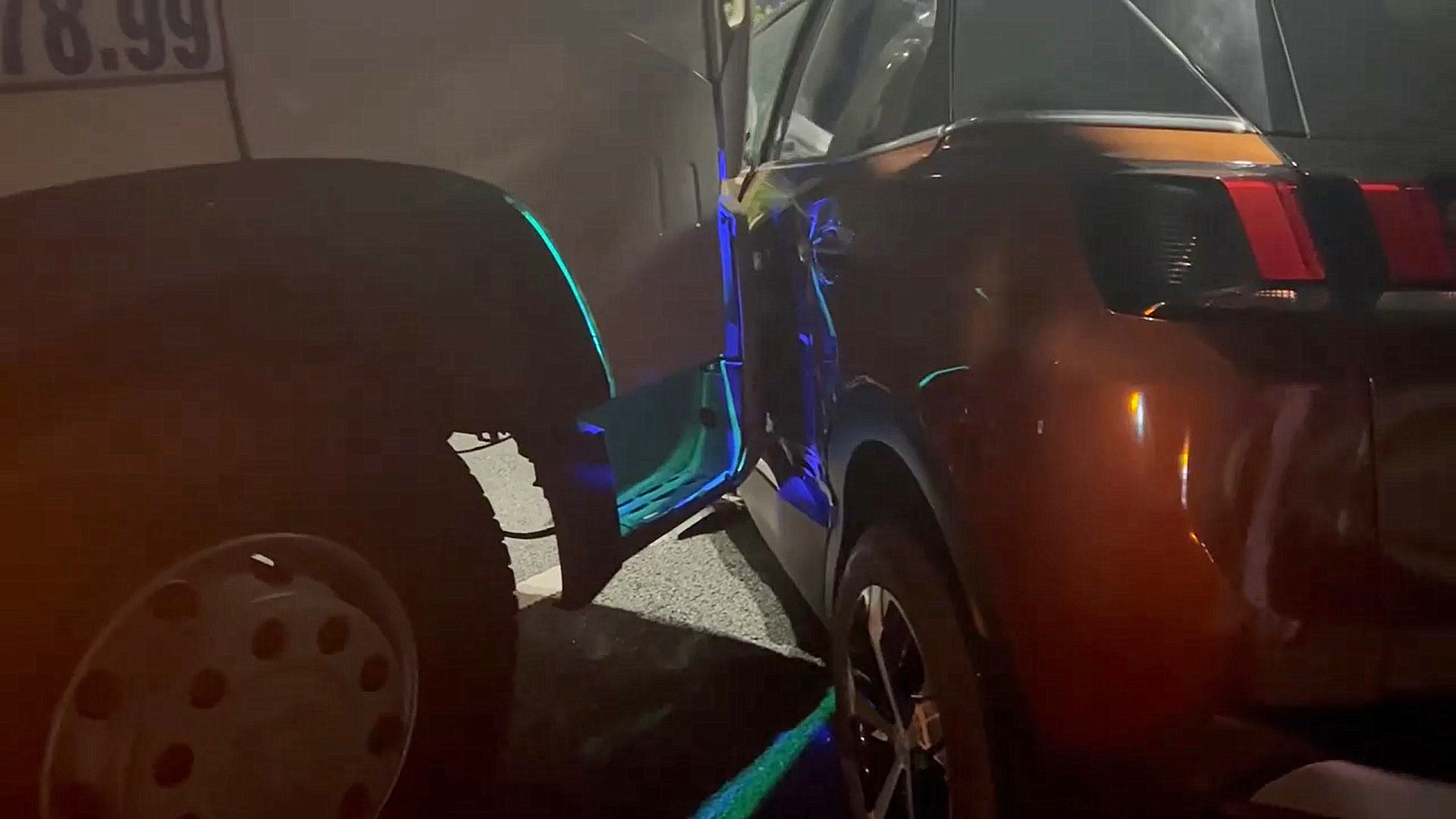 Ca sĩ Phạm Phương Thảo gặp tai nạn trên cao tốc Pháp Vân-2