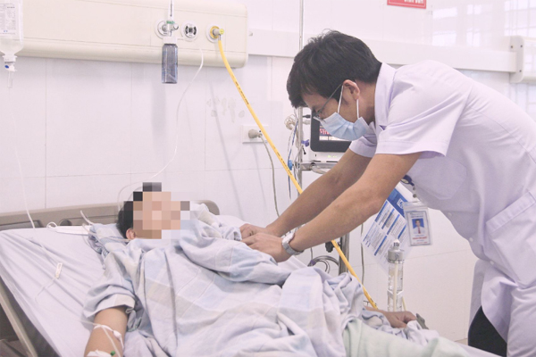 Khó thở, đau tức ngực, người đàn ông trẻ phát hiện bệnh hiếm 10.000 người chỉ 2 người bị-1