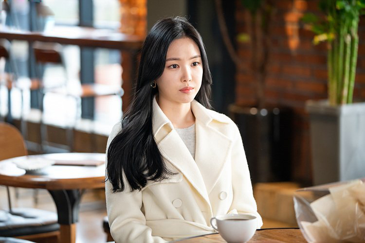 Rủ vợ ra nhà nghỉ đổi gió, vừa thấy người phụ nữ mặc áo hở lưng tôi đã kéo ngay cô ấy về-1