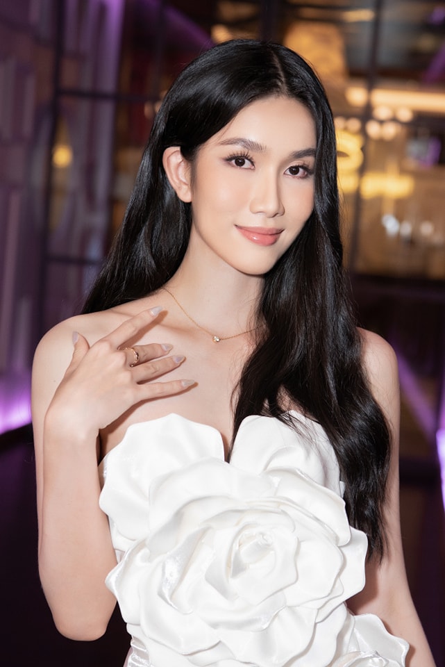 Vẻ đẹp và học vấn khủng của nàng hậu Việt được kỳ vọng sẽ mang về vương miện Miss International-3
