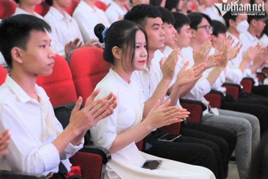 Hiệu trưởng bị ép quỳ: Thành trì 'tôn sư trọng đạo bị xô ngã