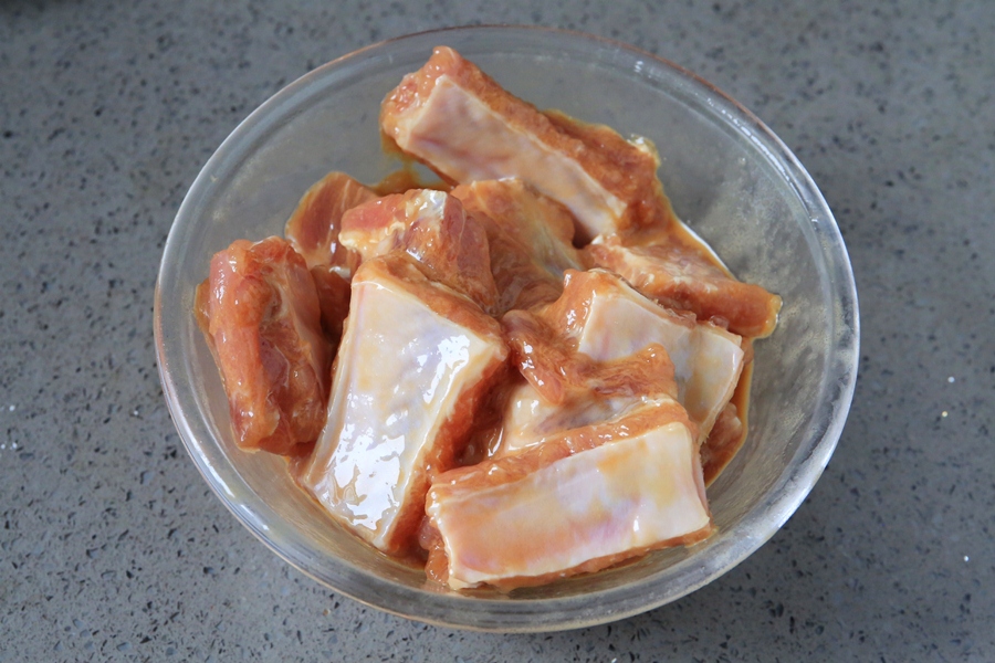 Sườn sốt xoài chua ngọt: Làm dễ dàng, ăn mãi không chán!-3