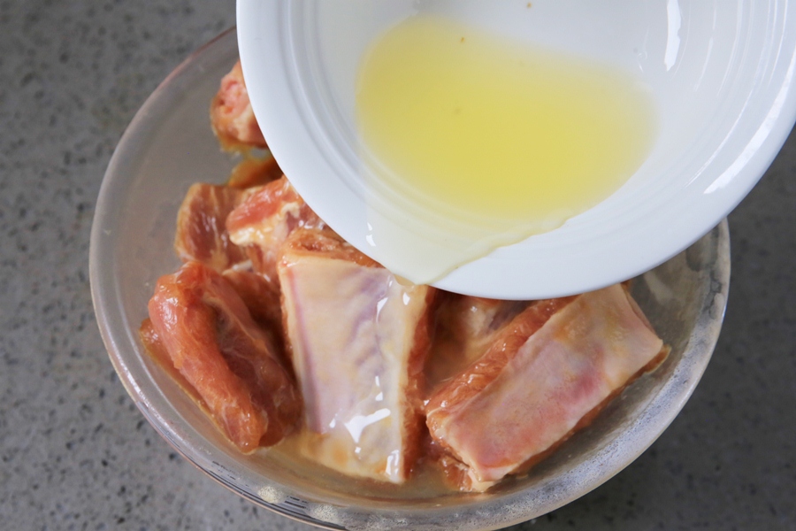 Sườn sốt xoài chua ngọt: Làm dễ dàng, ăn mãi không chán!-5