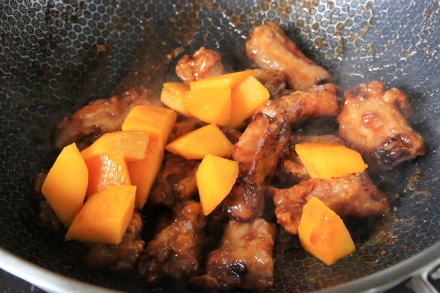Sườn sốt xoài chua ngọt: Làm dễ dàng, ăn mãi không chán!-10