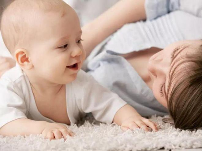 Khi bé tập nói, bố mẹ không nên làm 3 điều này kẻo không giúp được gì mà còn cản trở bé phát triển ngôn ngữ-2