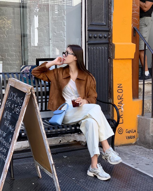 Nên sắm áo khoác màu nâu vì mặc lên sang trọng, tôn da-3