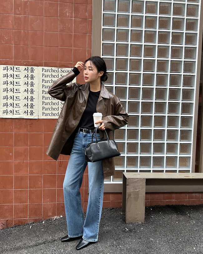 Nên sắm áo khoác màu nâu vì mặc lên sang trọng, tôn da-5